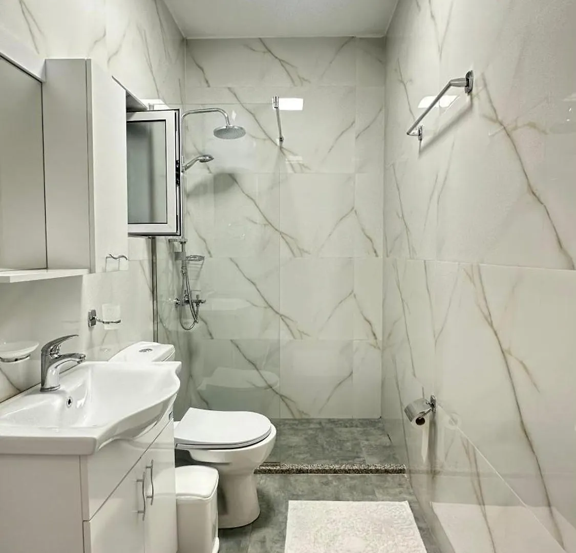 Central Duplex Tirana Up To 10 Guests 2 Baths & Kitchen
