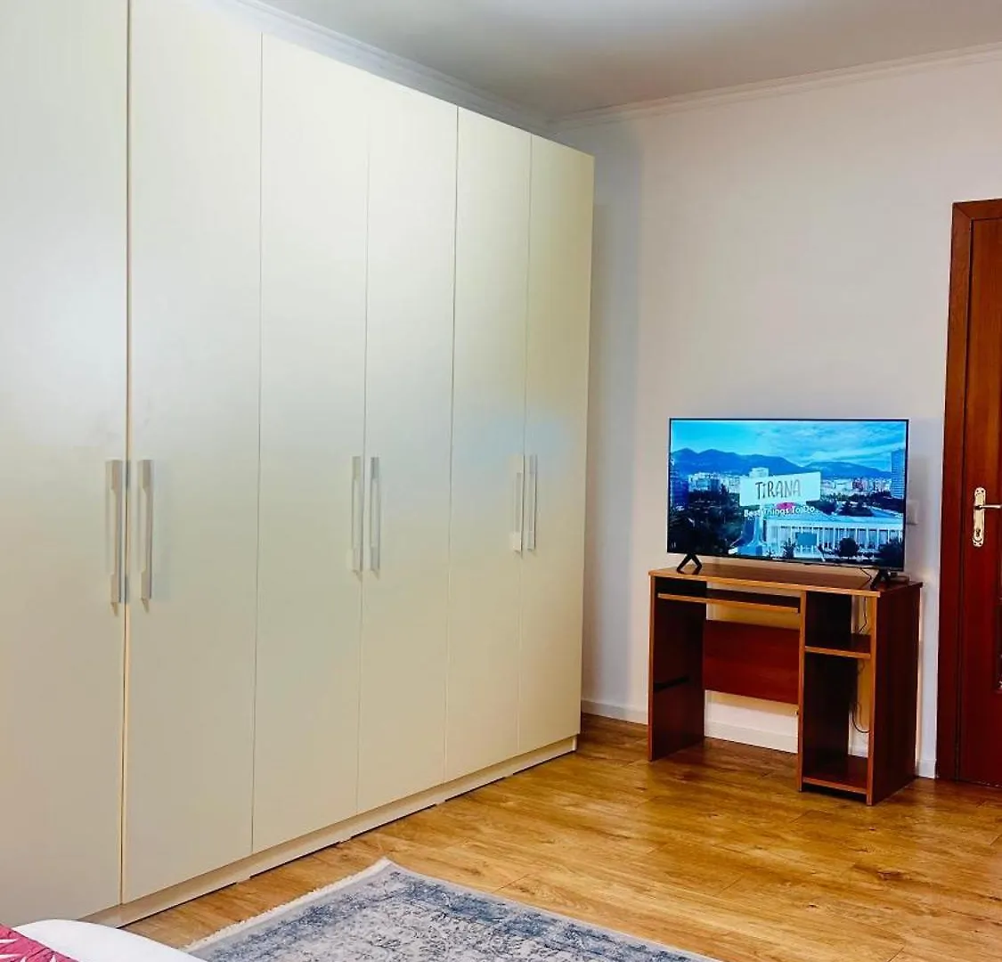 Central Duplex Tirana Up To 10 Guests 2 Baths & Kitchen
