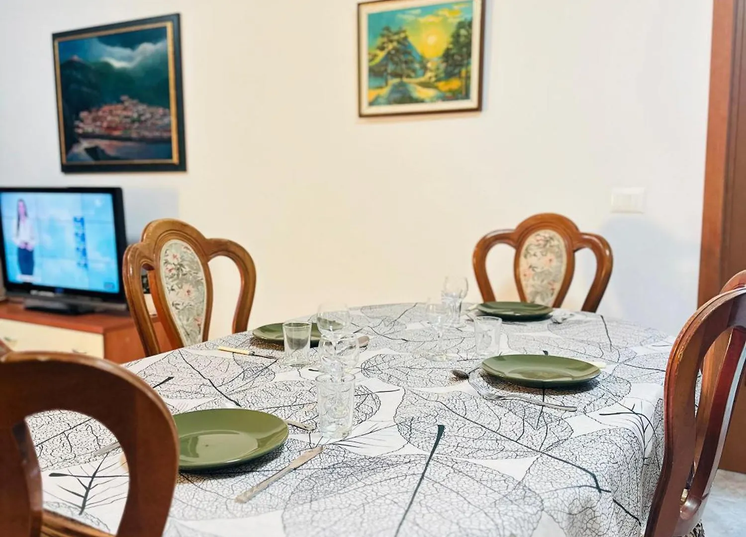 Villa Central Duplex Tirana Up To 10 Guests 2 Baths & Kitchen