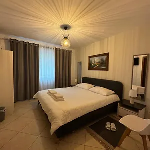 Pensión Xhelo's, Tirana